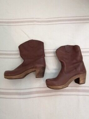 Brown Leather Mid-Calf Heeled Boots - Women